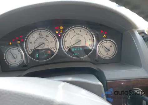 2010 Chrysler Town & Country Touring z USA, uszkodzony, nr VIN 2A4RR5D16AR229068